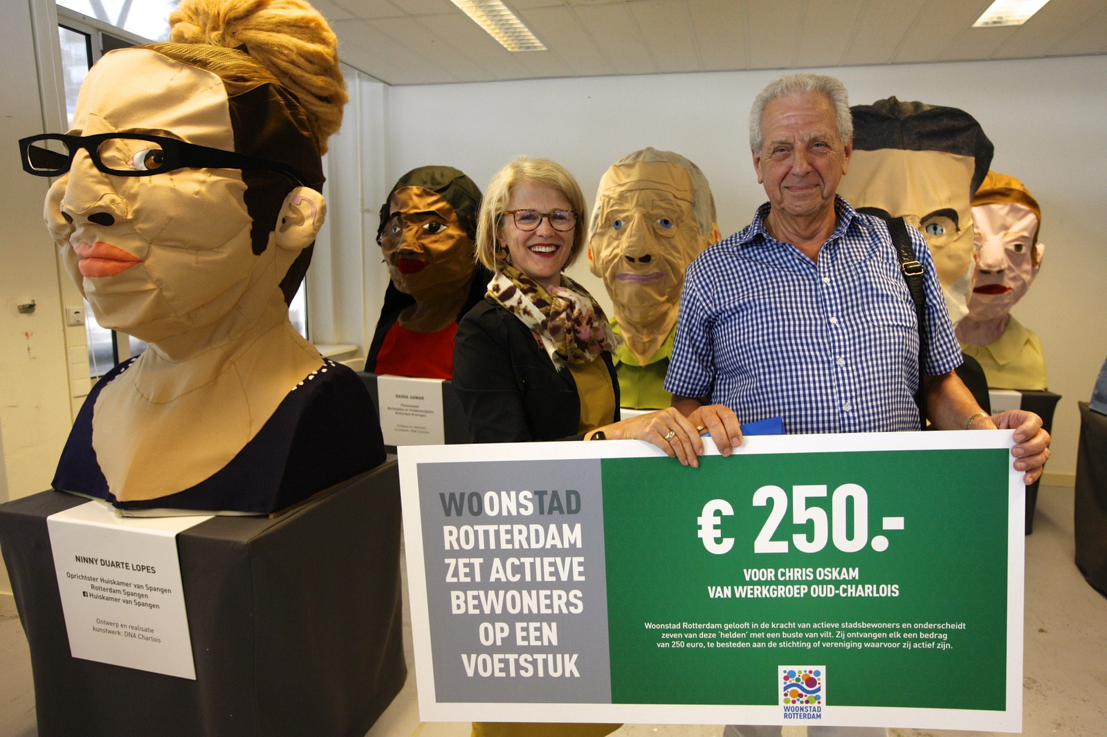 Woonstad Rotterdam onthult 7 borstbeelden van actieve bewoners
